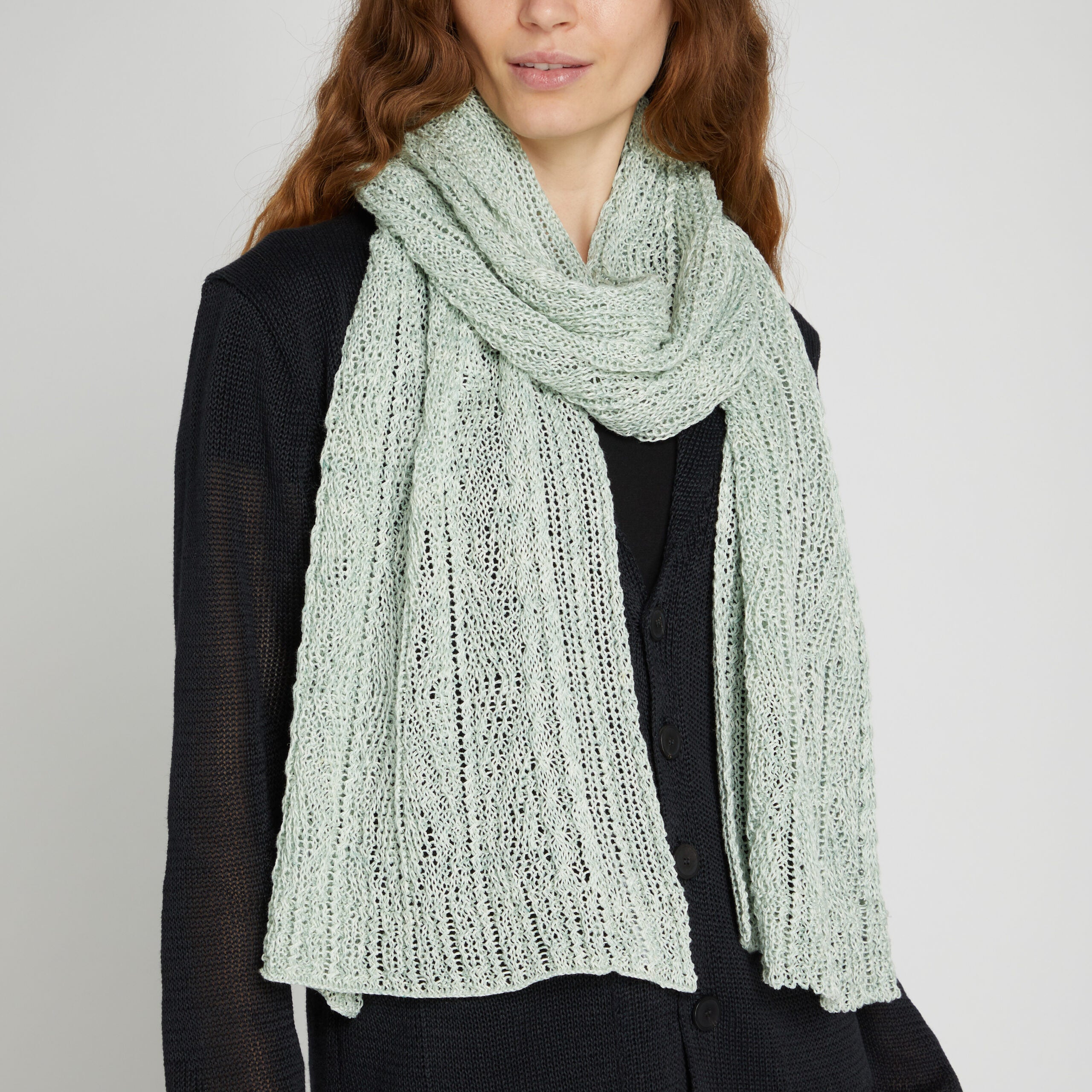 A00278 Inis Meáin Patented Aran Scarf in Green Marl