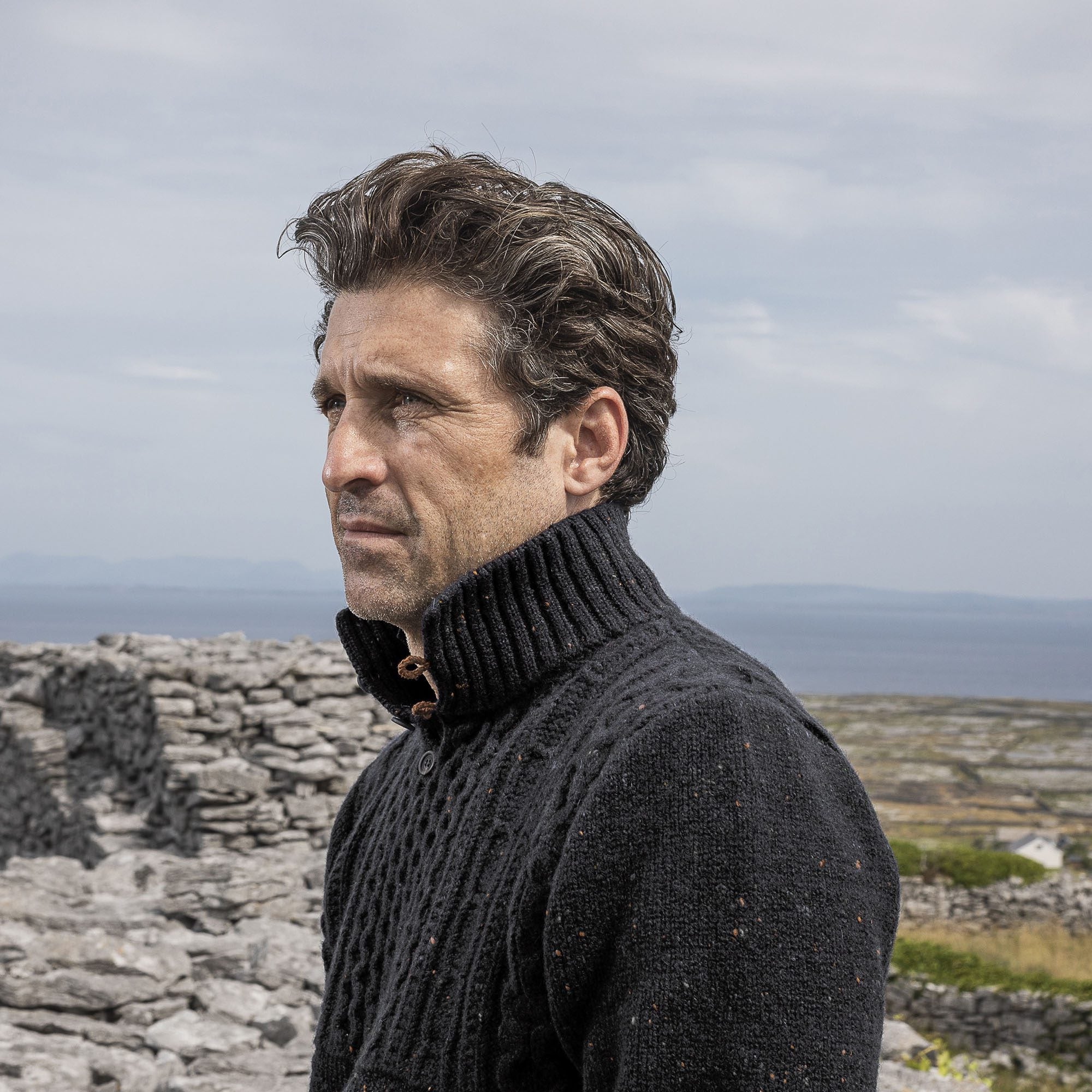 Inis Meáin Máirtín Patrick Dempsey wears Beag Galánta in Charcoal