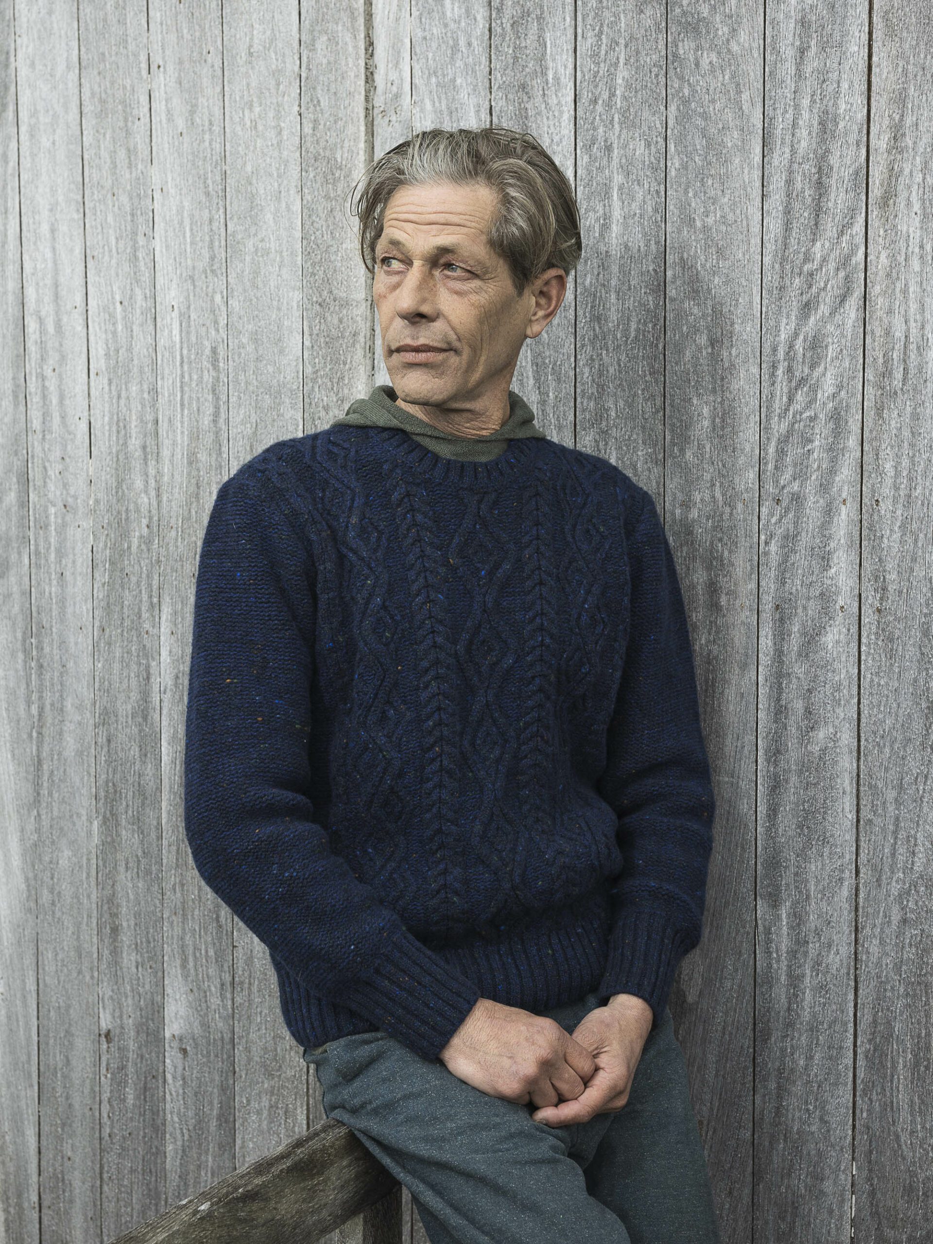 https://inismeain.ie/wp-content/uploads/2023/07/A1923_Inis_Meain_Cashmere_Aran_Sweater_Navy_Fleck_3x4_Model_1-scaled.jpg