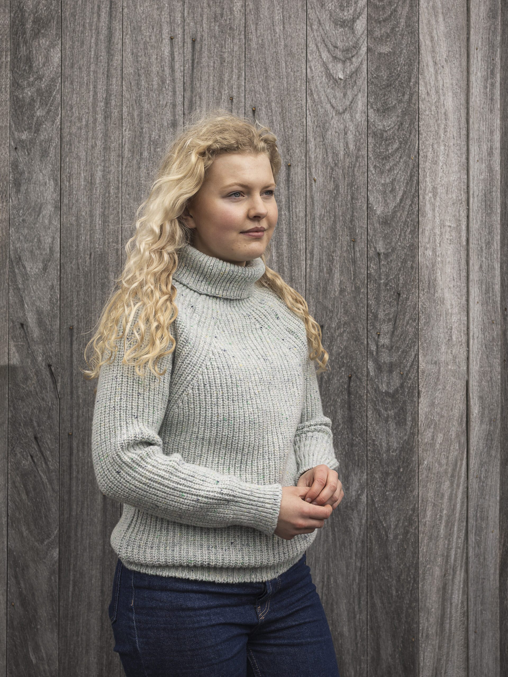 S2318 Inis Meáin Patented Aran in Blue Mix