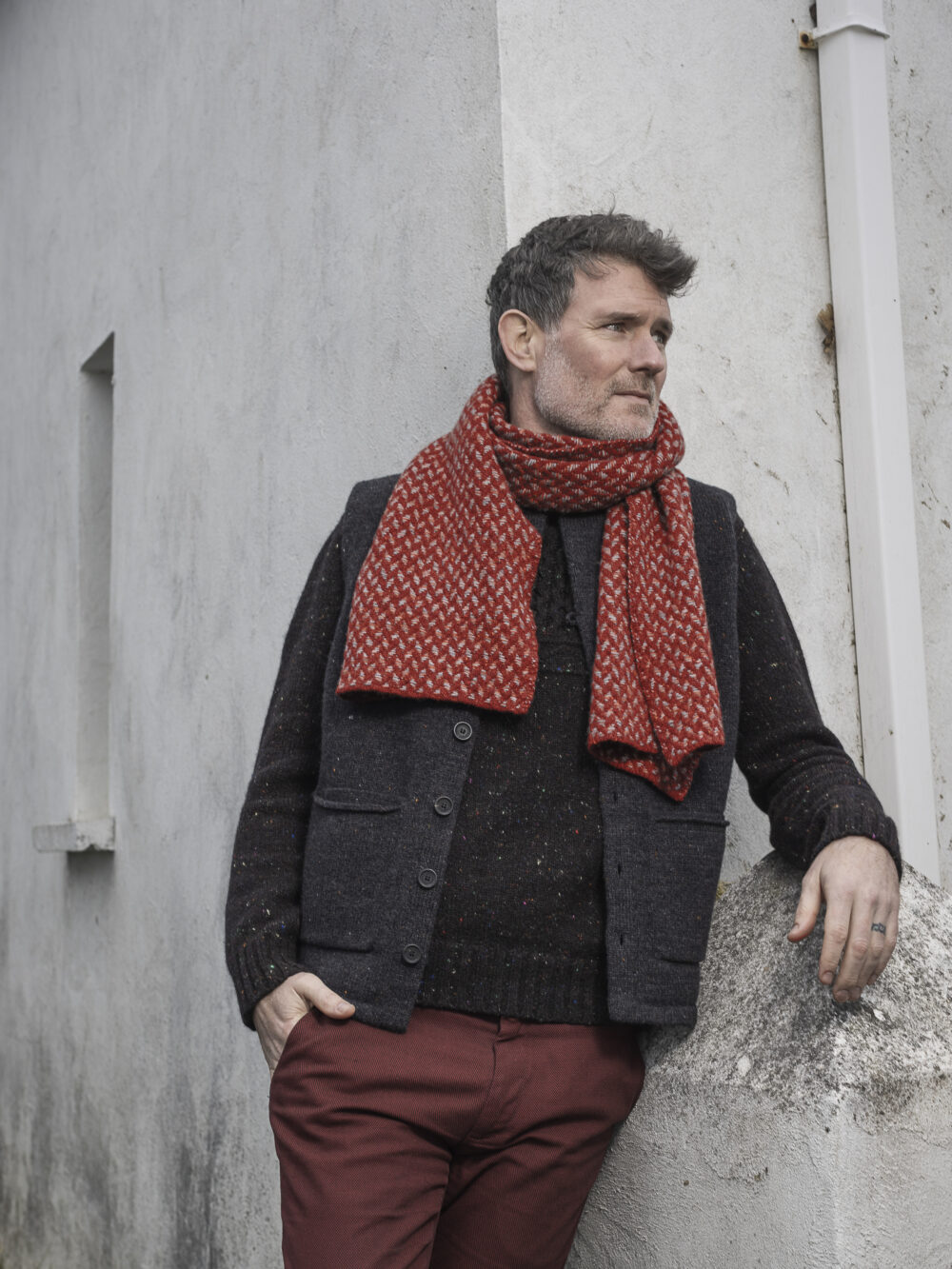 Fíodóir Scarf - Red-Grey - Image 2